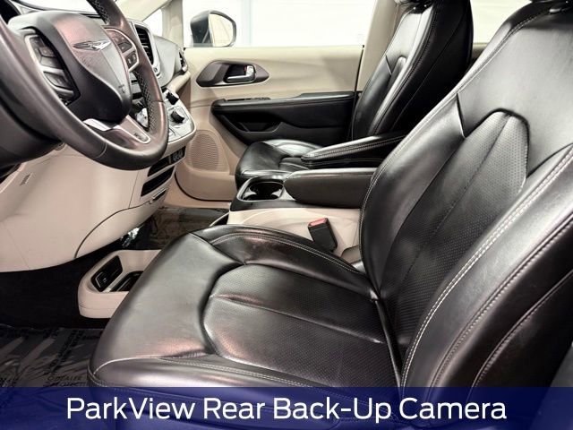 Used 2023 Chrysler Pacifica Touring-L image 14