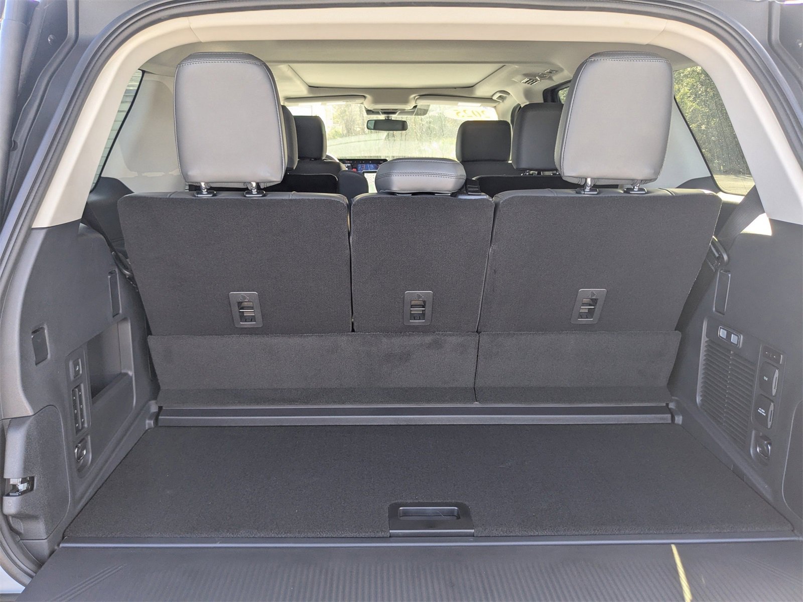 New 2025 Ford Expedition Active image 13