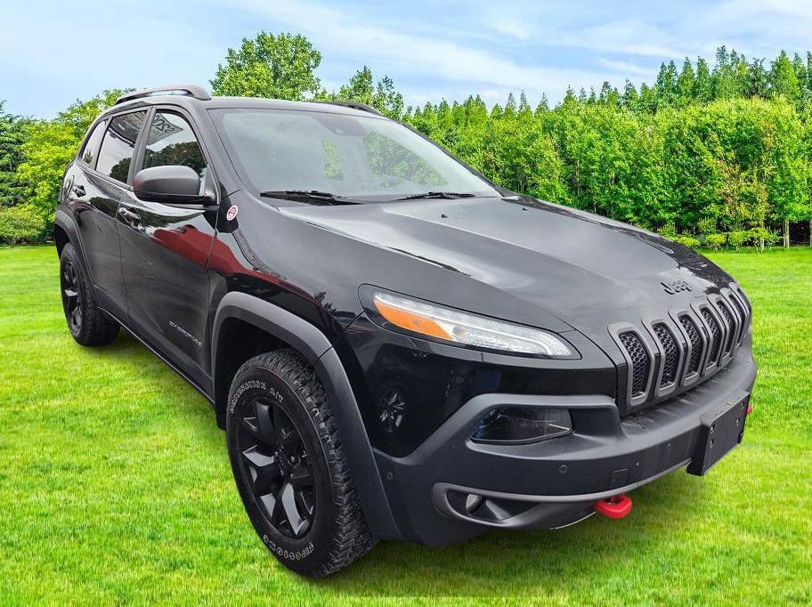 Used 2018 Jeep Cherokee Trailhawk AWD/4WD image 2