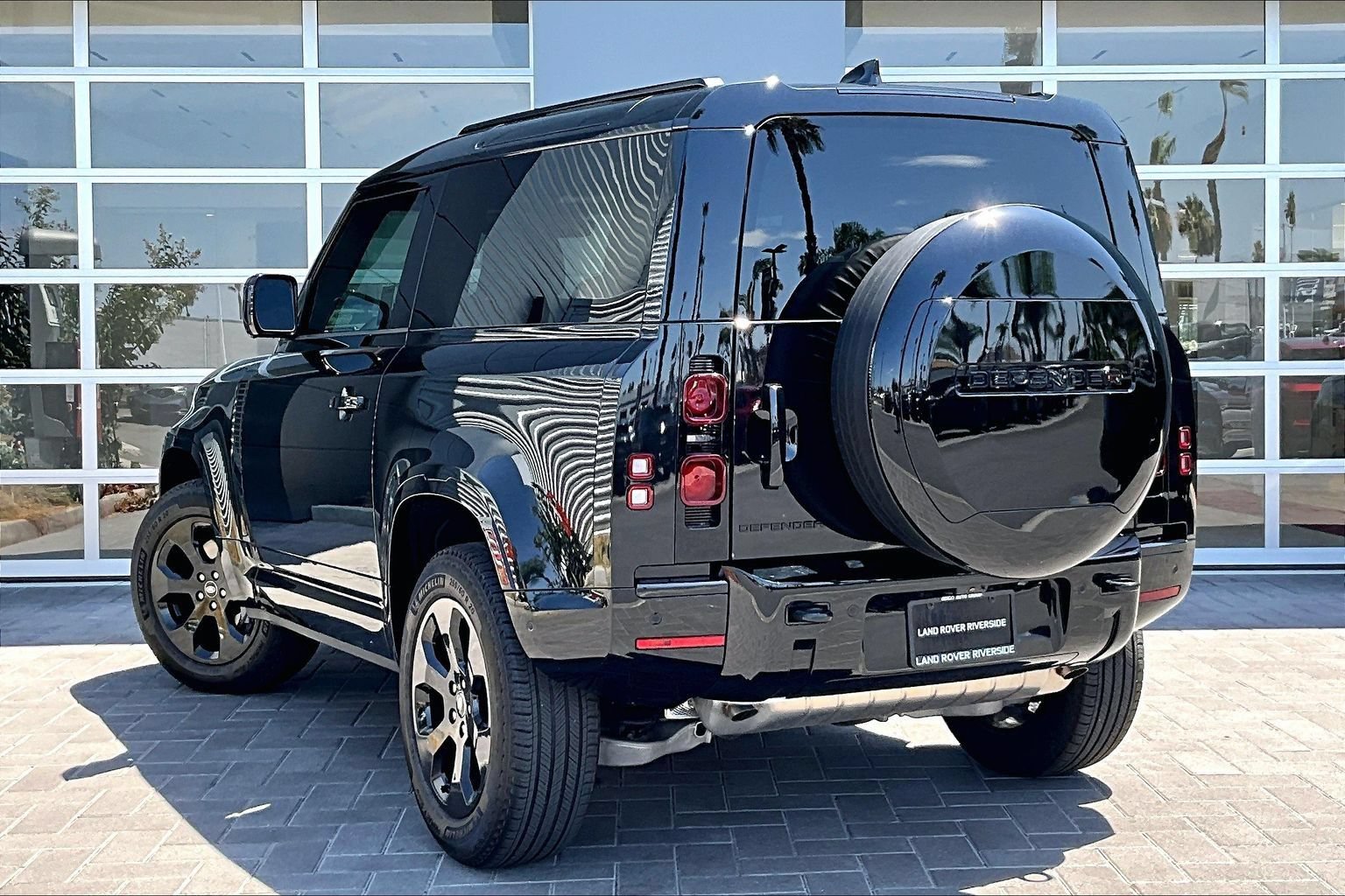 Used 2025 Land Rover Defender 90 X-Dynamic SE AWD/4WD image 12