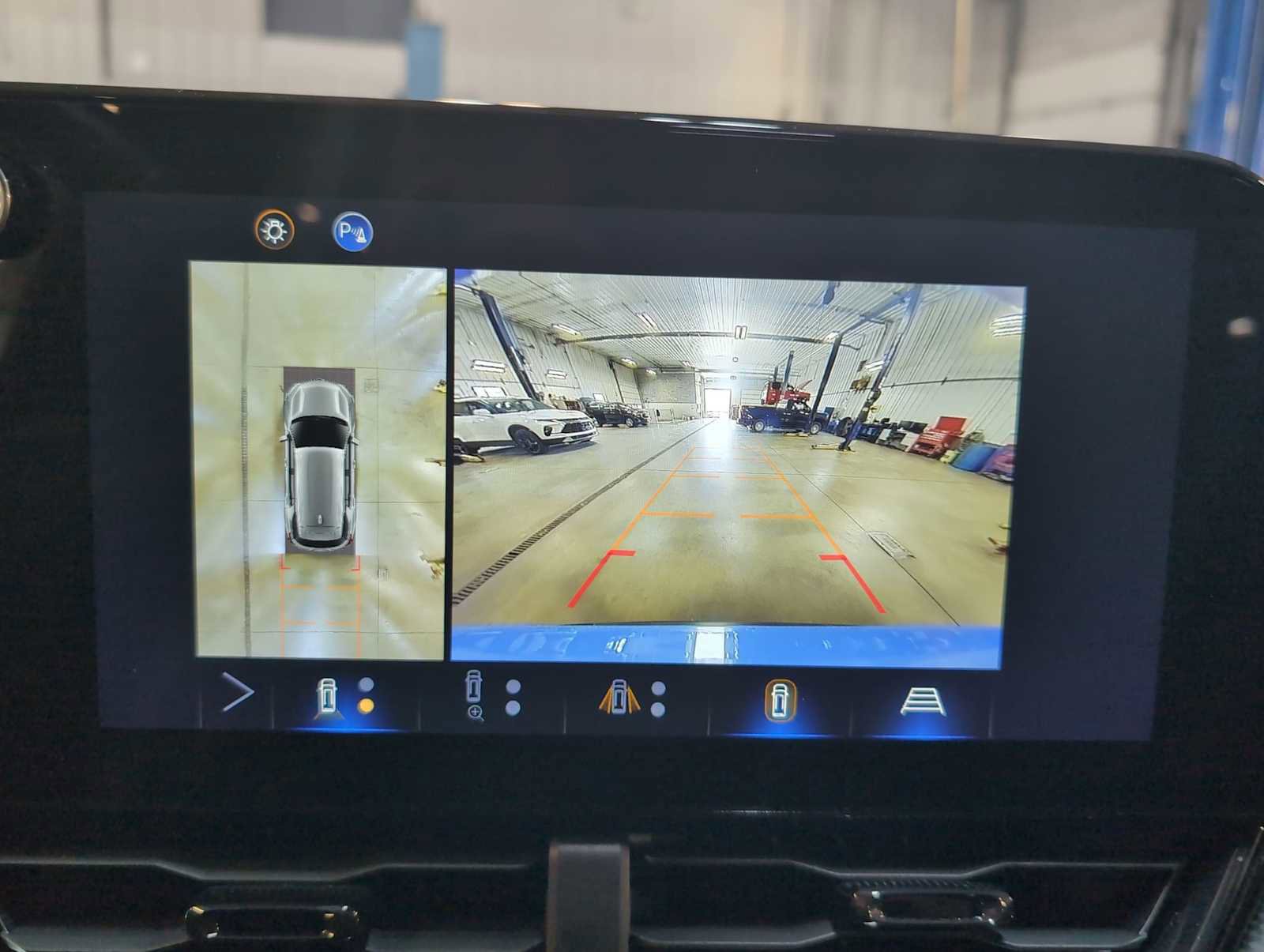 Used 2025 Chevrolet Equinox RS w/ Safety and Technology Package FWD image 15