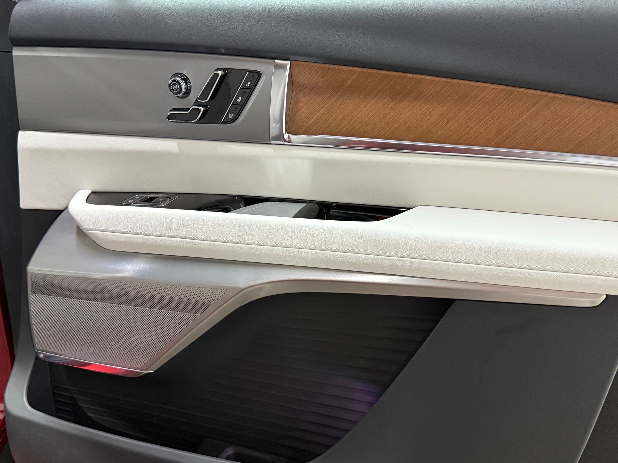 New 2026 Cadillac Vistiq Sport image 50