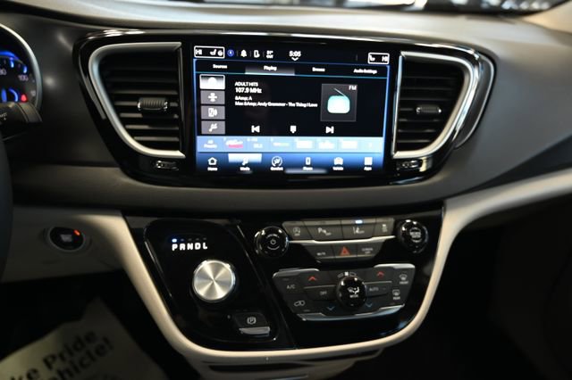Used 2024 Chrysler Pacifica Touring-L FWD image 16