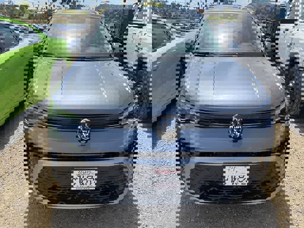 Used 2025 Volkswagen Taos SE FWD image 2