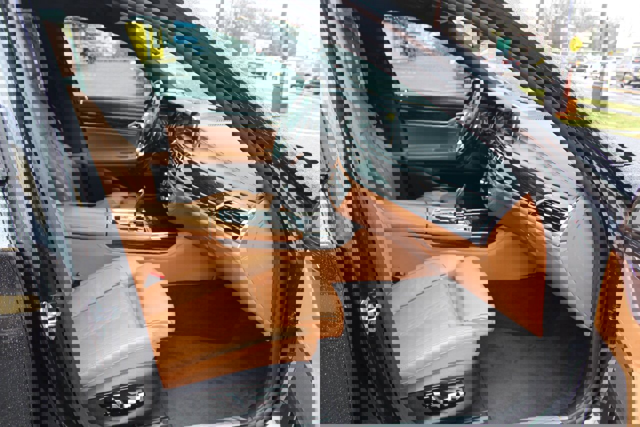 Used 2019 BMW 750i image 18