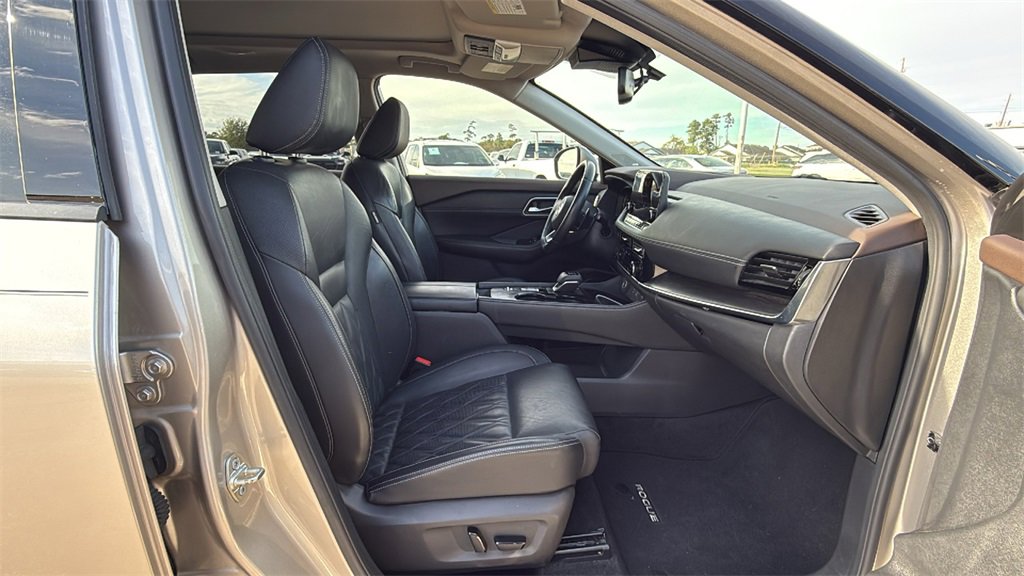 Used 2021 Nissan Rogue Platinum image 34