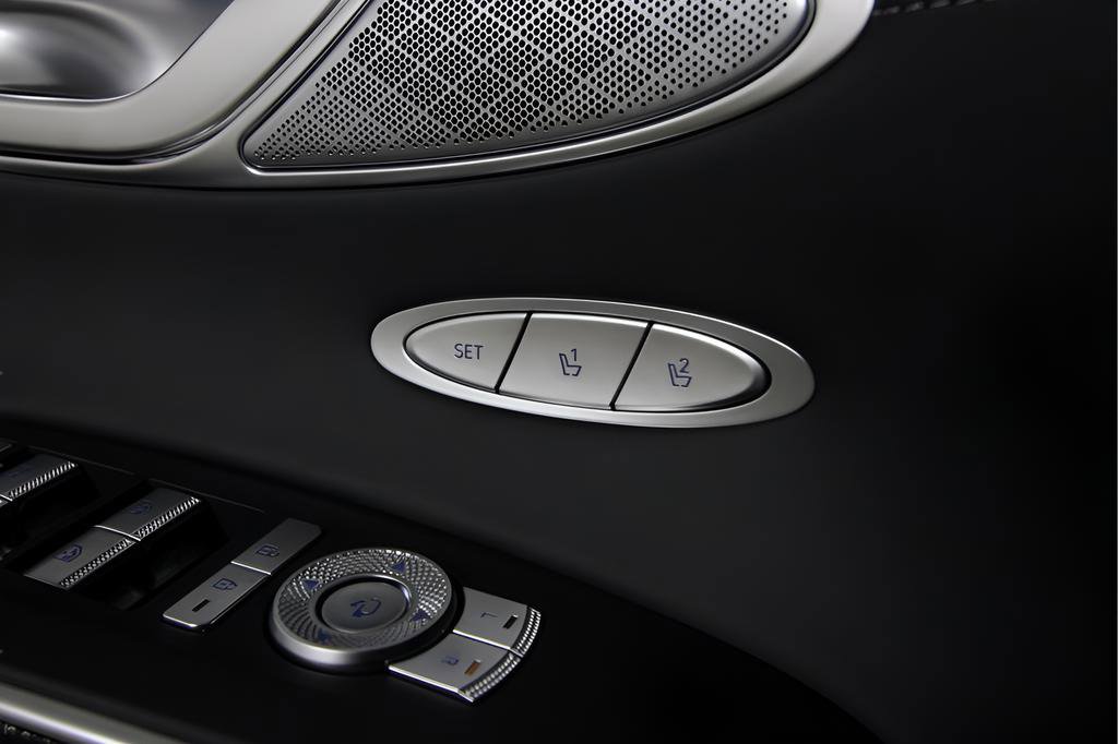 Used 2025 Genesis GV70 3.5T Sport w/ Sport Prestige Package AWD/4WD image 9