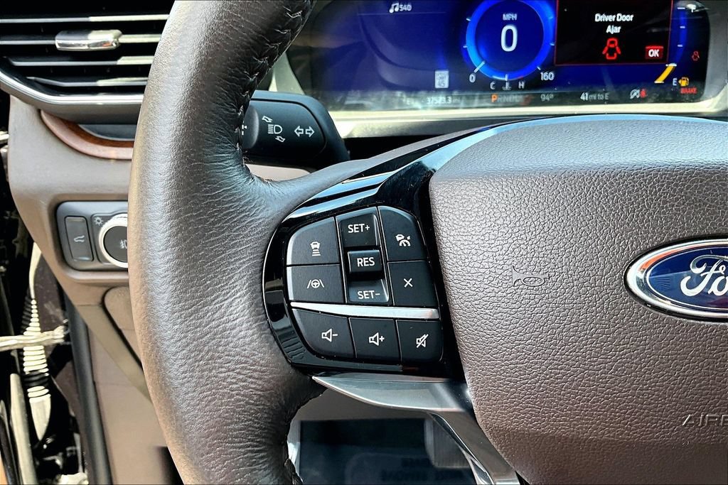Used 2022 Ford Explorer King Ranch w/ Technology Package AWD/4WD image 13