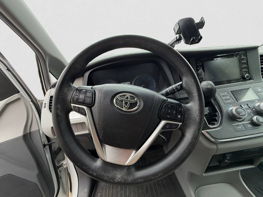 Used 2018 Toyota Sienna LE FWD image 8
