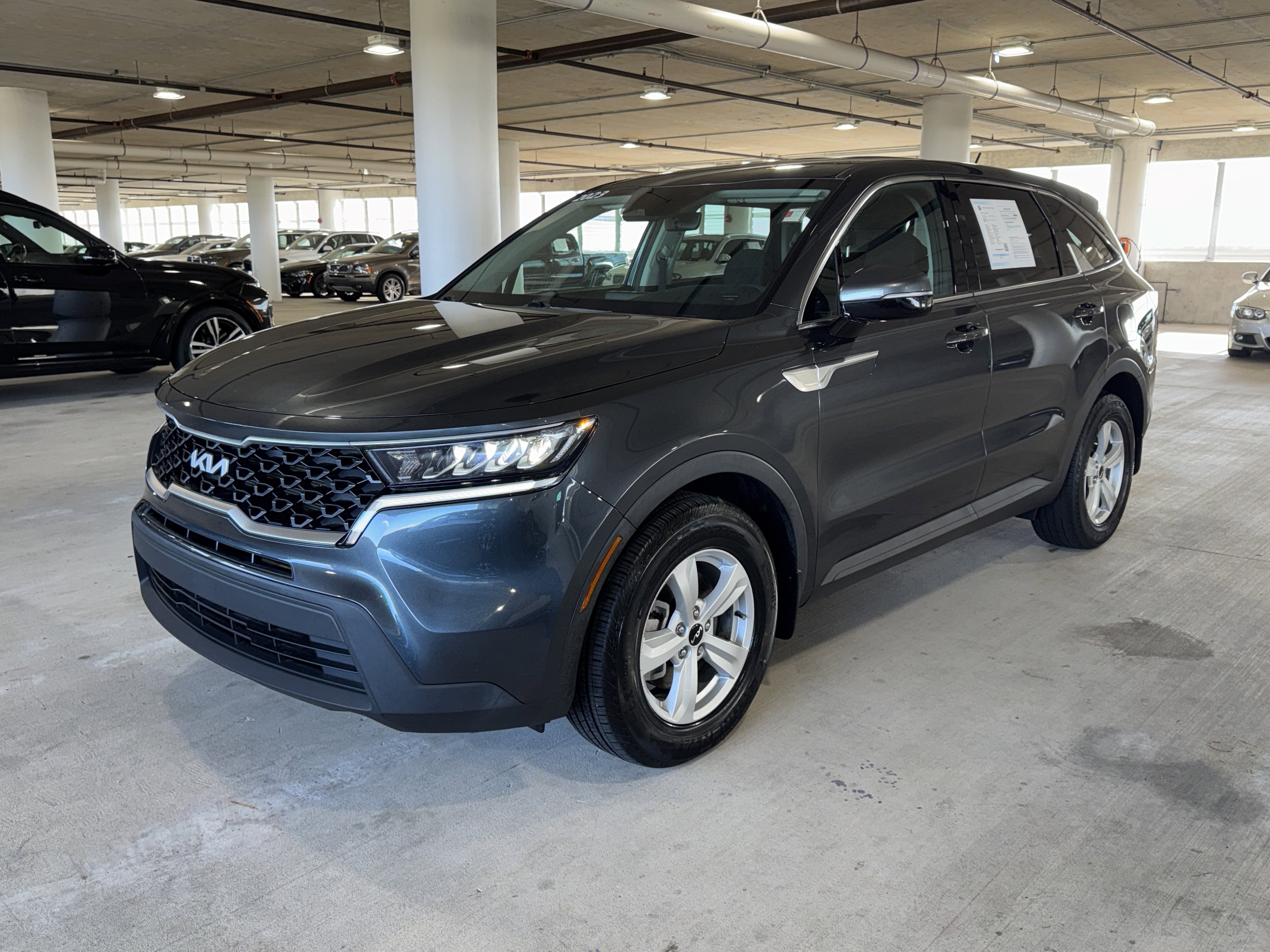 Used 2023 Kia Sorento LX image 4