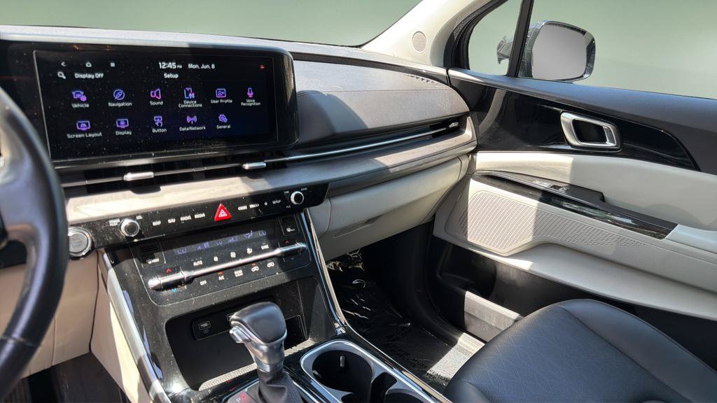 Used 2023 Kia Carnival EX FWD image 27