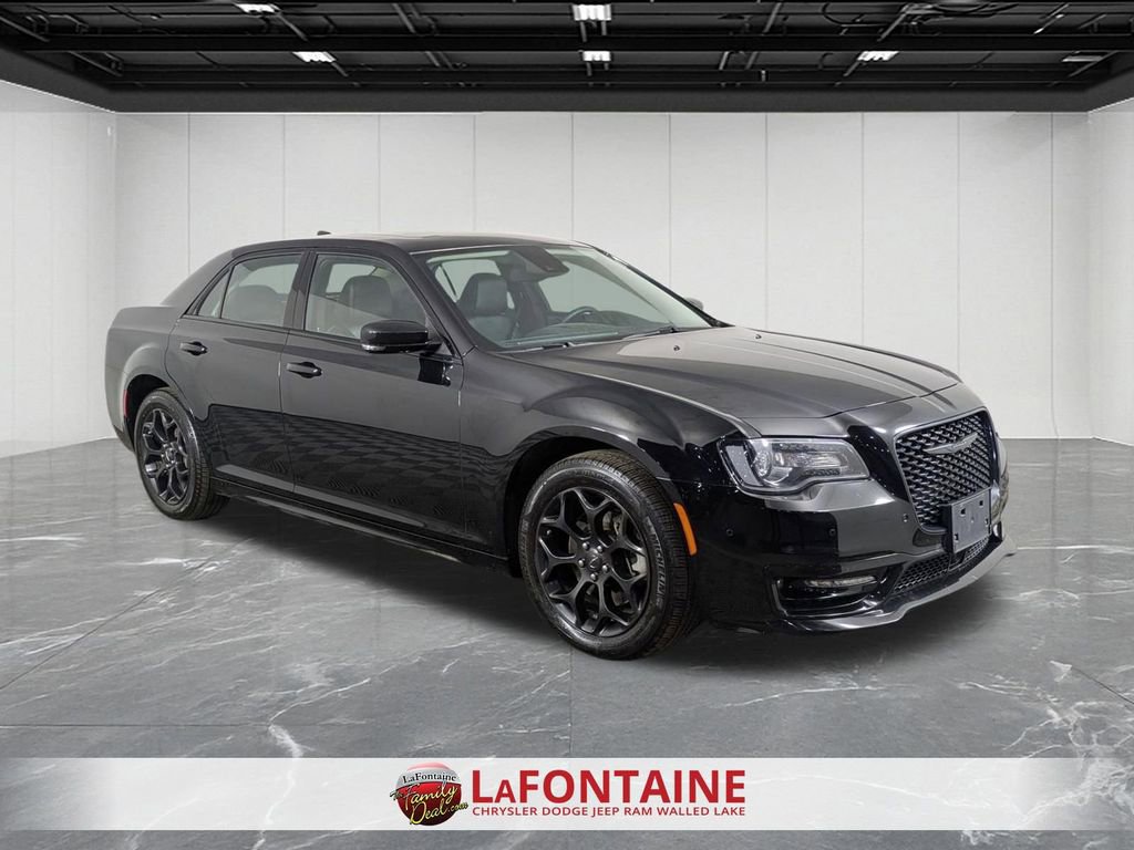 Used 2023 Chrysler 300 Touring L w/ Popular Equipment Group image 7