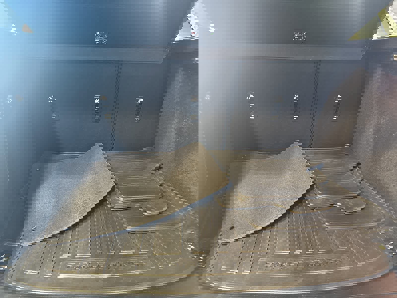 Used 2019 Land Rover Range Rover Evoque SE image 12