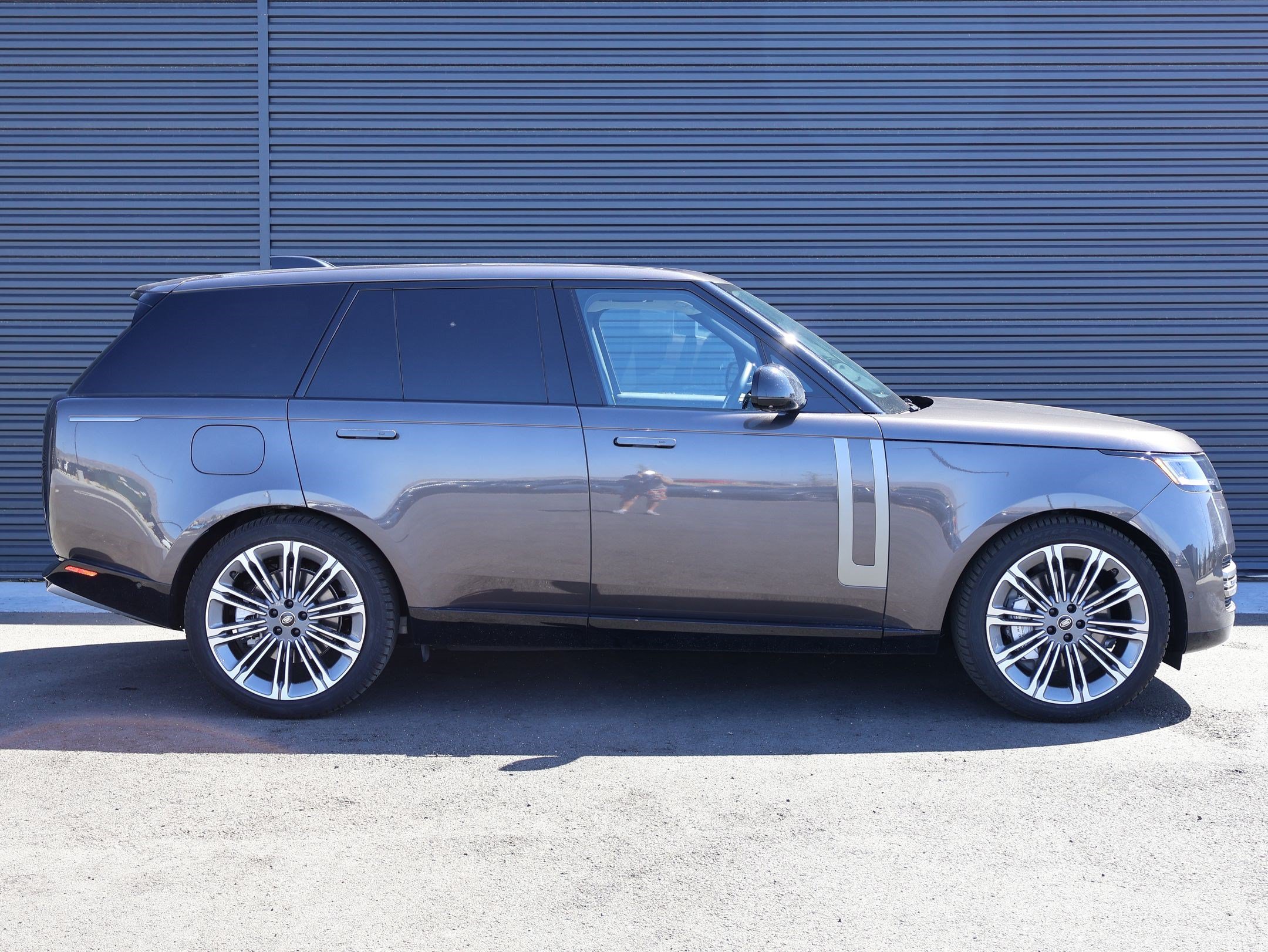 Used 2025 Land Rover Range Rover SE AWD/4WD image 13