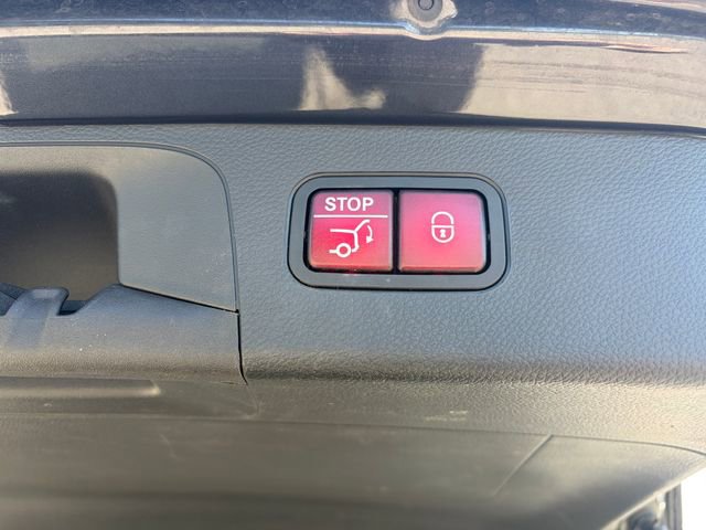 Used 2021 Mercedes-Benz GLC 300 4MATIC image 16