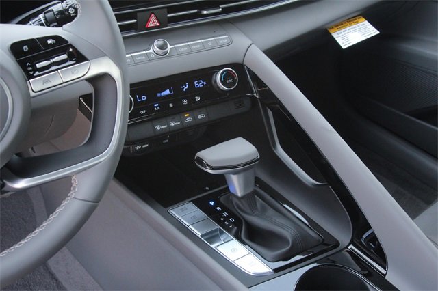 Certified 2025 Hyundai Elantra SEL image 9