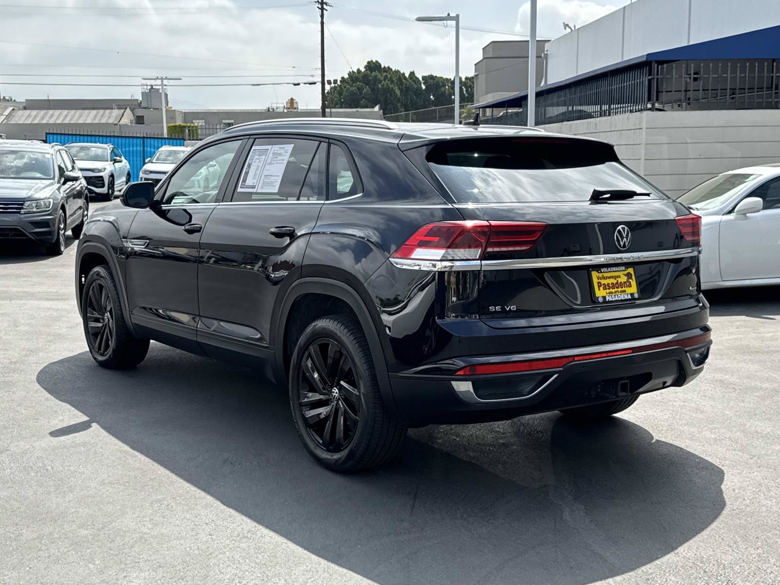 Certified 2023 Volkswagen Atlas Cross Sport SE w/ Panoramic Sunroof Package AWD/4WD image 3