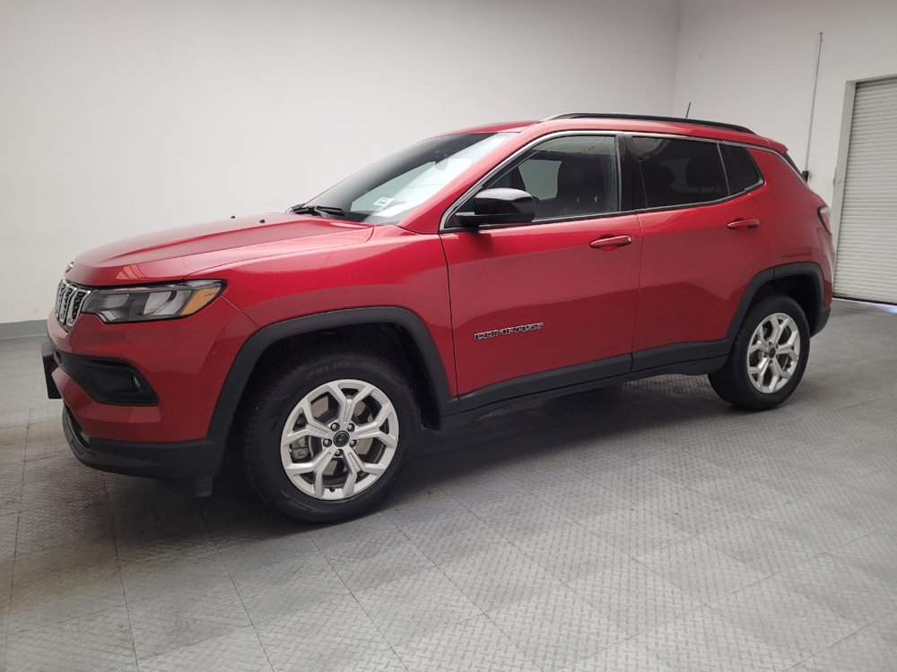 Used 2025 Jeep Compass Latitude w/ Sun & Sound Group AWD/4WD image 2