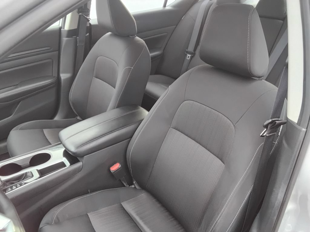 Used 2024 Nissan Altima 2.5 SV FWD image 7