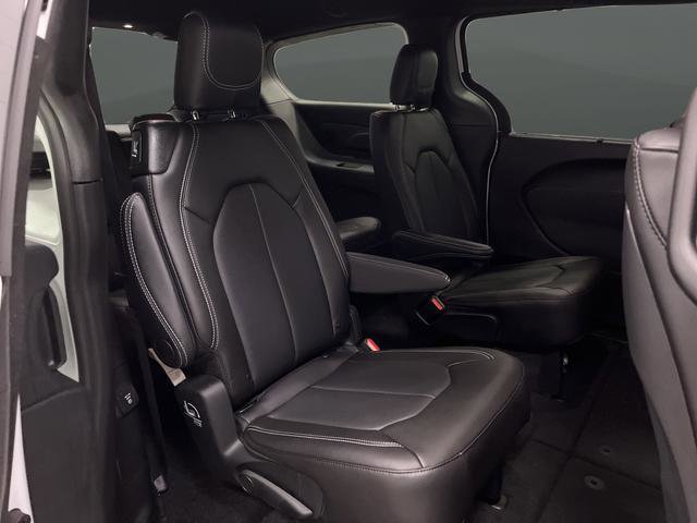 New 2026 Chrysler Pacifica Select image 32