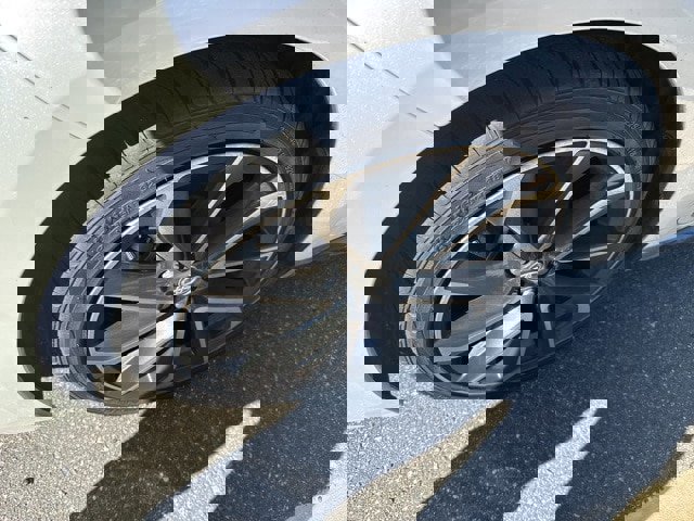 Used 2020 Toyota Corolla XSE image 4