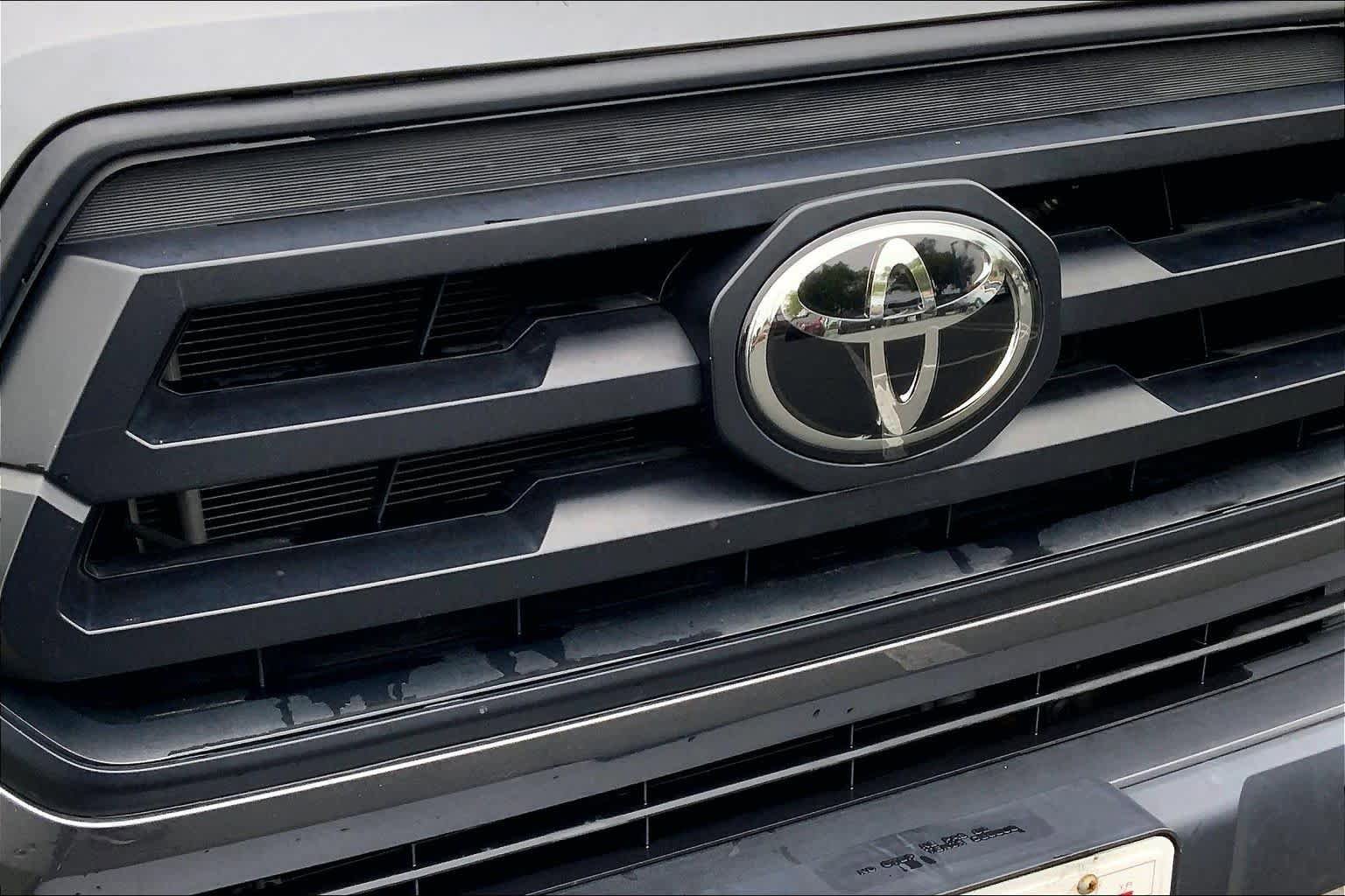 Used 2022 Toyota Tacoma SR w/ SR Convenience Package RWD image 27