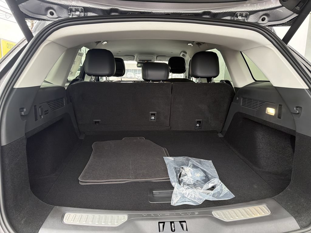 New 2026 Lincoln Nautilus Premier AWD/4WD image 12