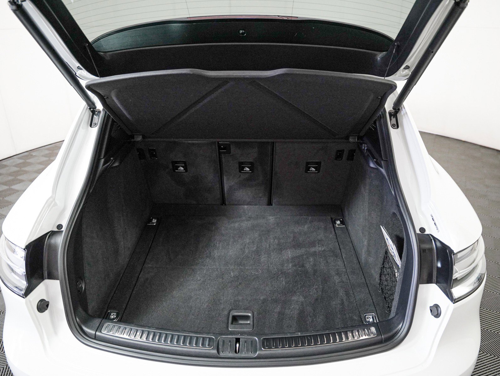 Certified 2023 Porsche Macan image 26