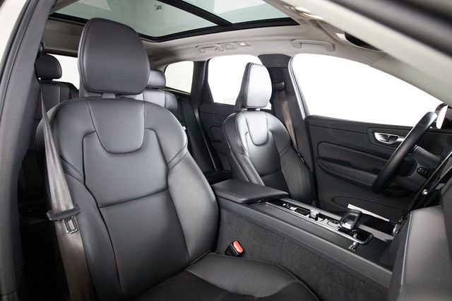 Certified 2025 Volvo XC60 B5 Core image 22
