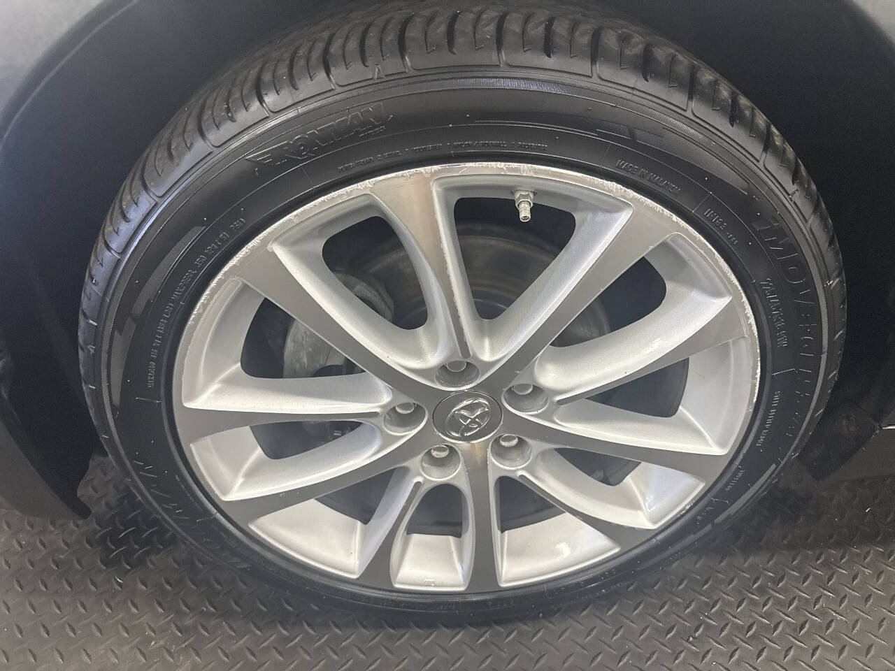 Used 2013 Toyota Avalon Limited FWD image 4