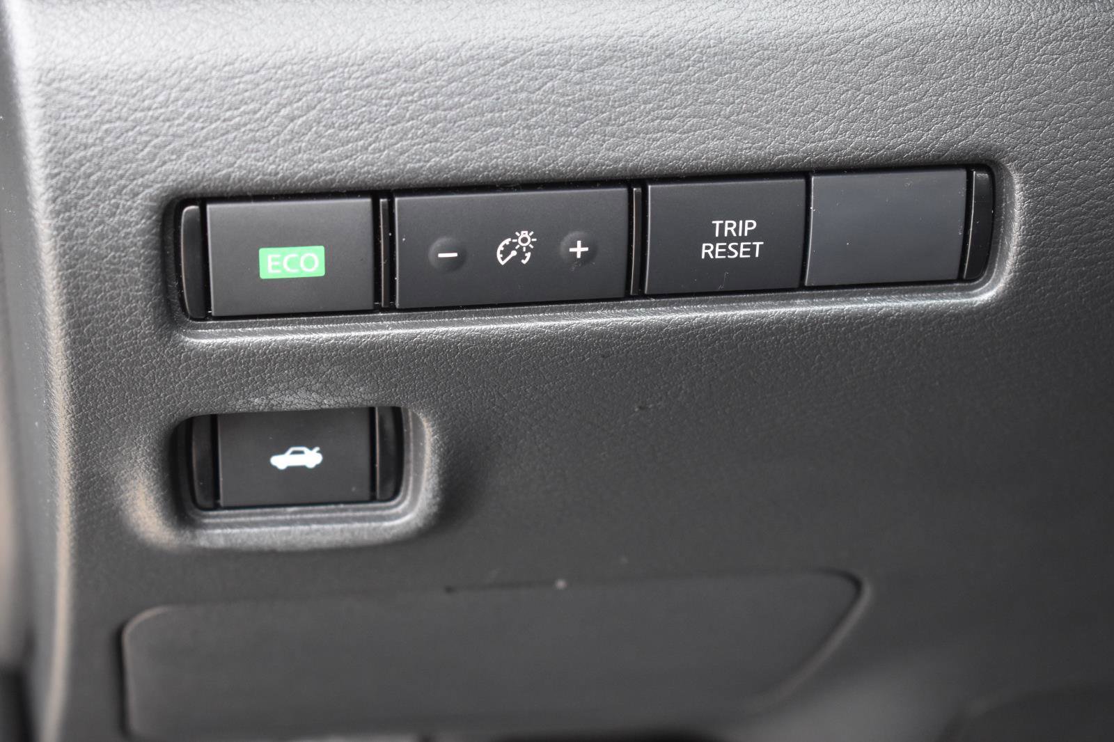 Used 2025 Nissan Sentra SR FWD image 24