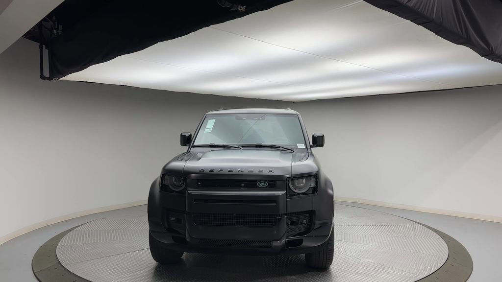 Used 2024 Land Rover Defender 110 X image 3