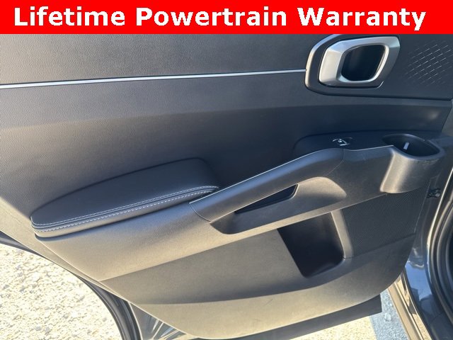 Used 2024 Kia Sorento S image 17