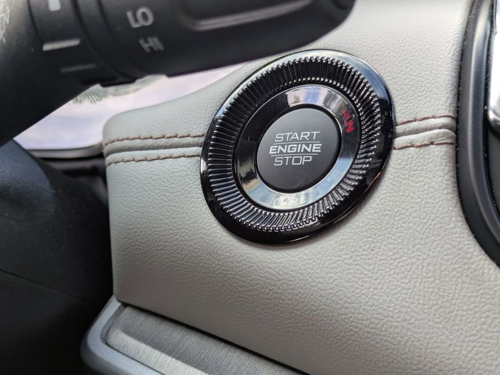 Used 2025 Jeep Compass Limited image 24