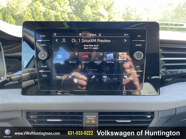 Certified 2025 Volkswagen Jetta SE w/ Sunroof Package image 25