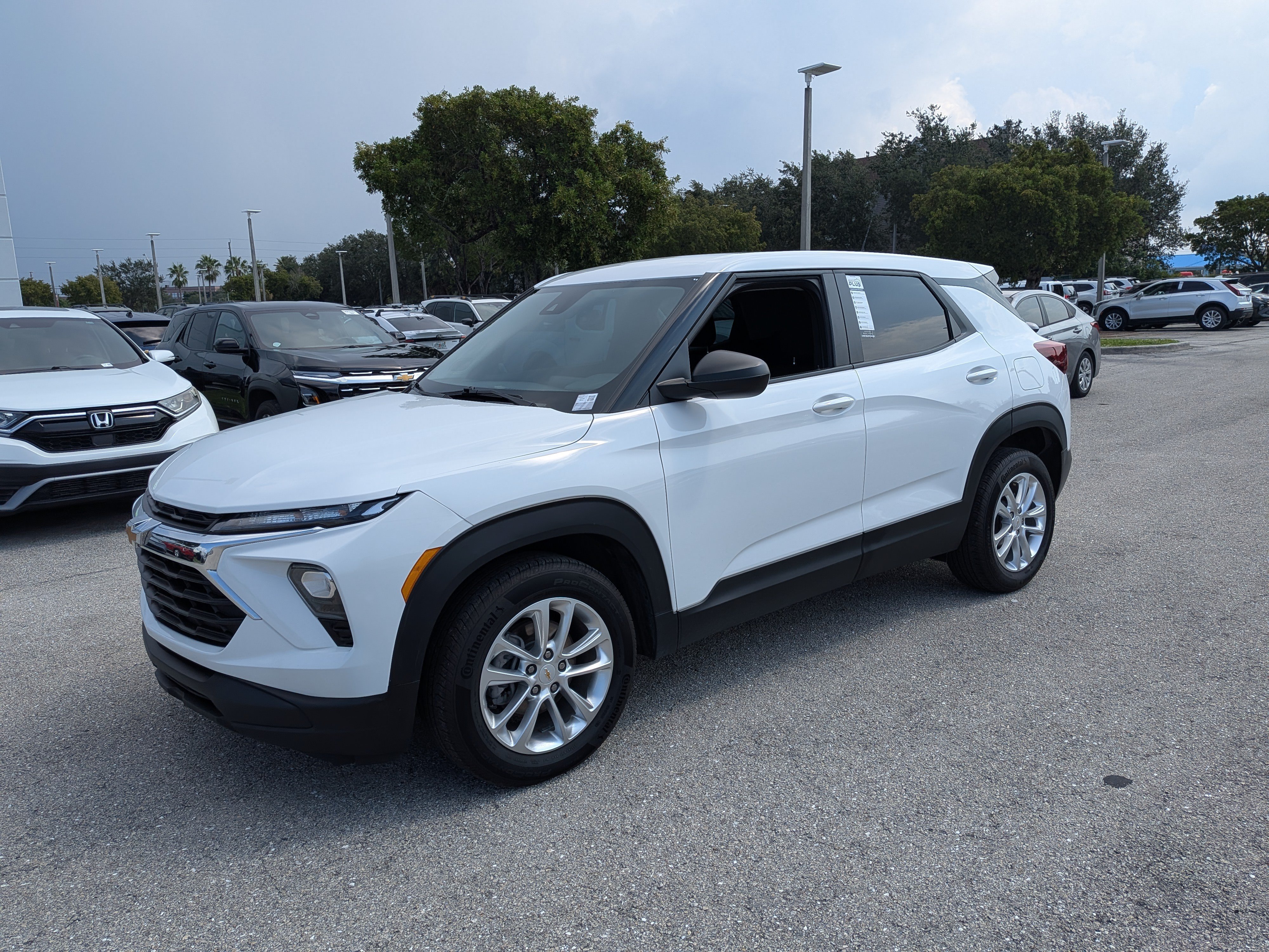 Used 2025 Chevrolet TrailBlazer LS w/ LS Convenience Package FWD image 8