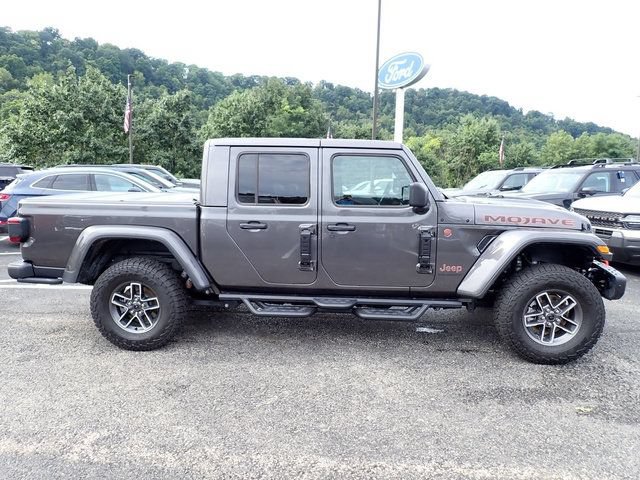 Used 2025 Jeep Gladiator Mojave AWD/4WD image 7