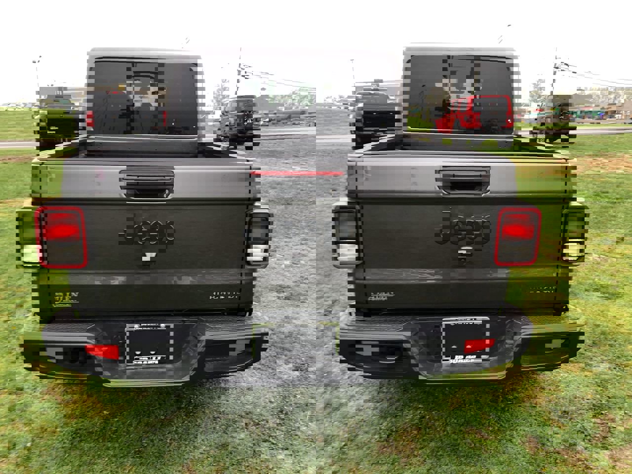 Used 2025 Jeep Gladiator Sport image 18