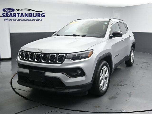 Used 2024 Jeep Compass Latitude AWD/4WD image 3