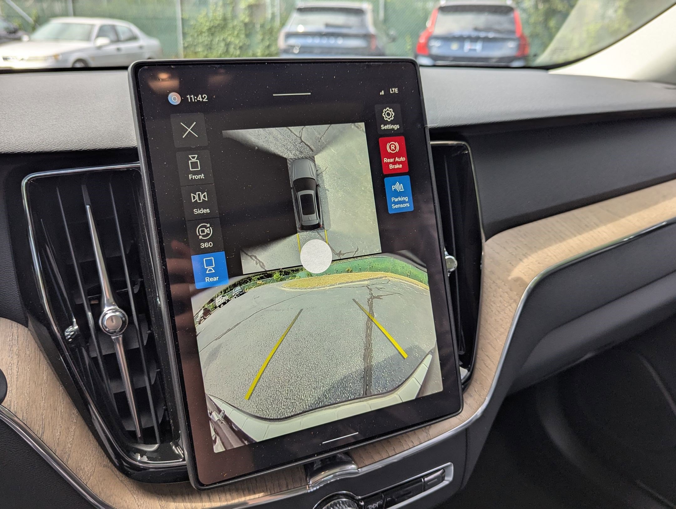 New 2026 Volvo XC60 B5 Plus w/ Protection Package Premier image 15