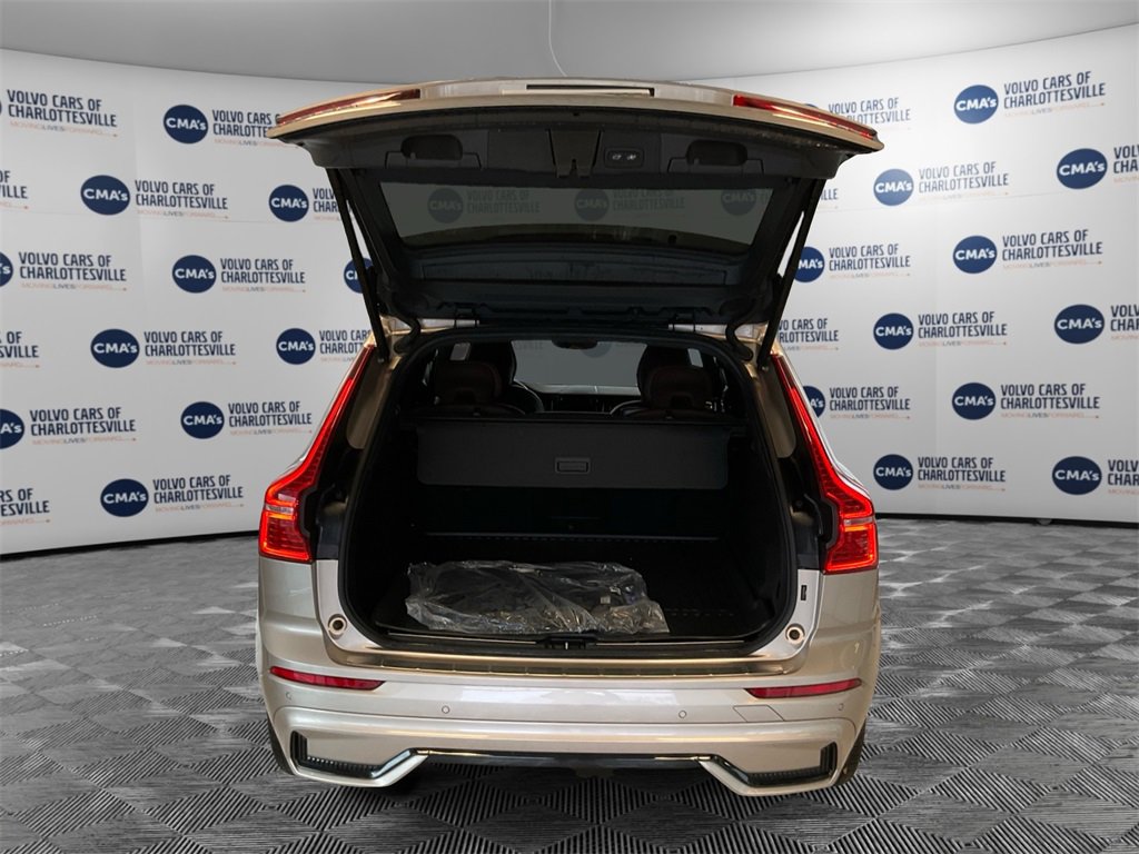 Certified 2023 Volvo XC60 B5 Plus w/ Climate Package image 11