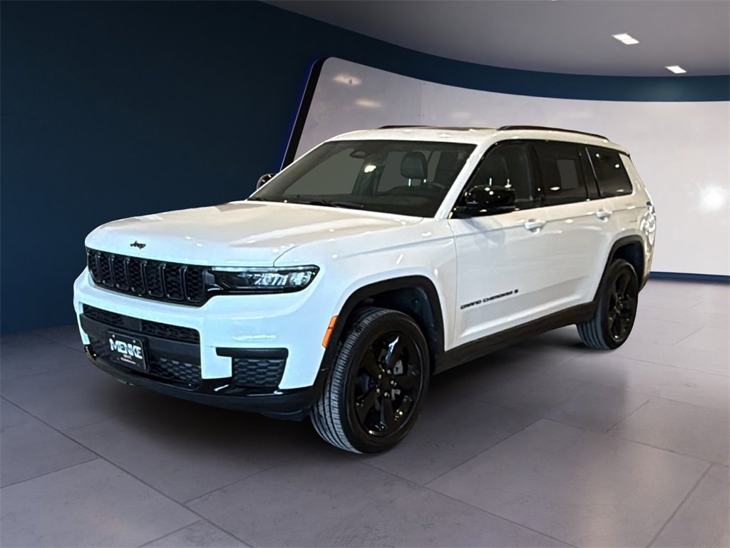 Used 2025 Jeep Grand Cherokee L Altitude image 3