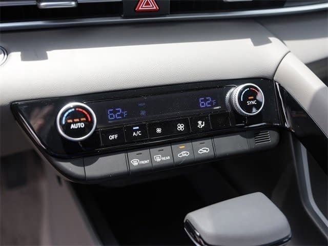 Certified 2025 Hyundai Elantra Blue image 16