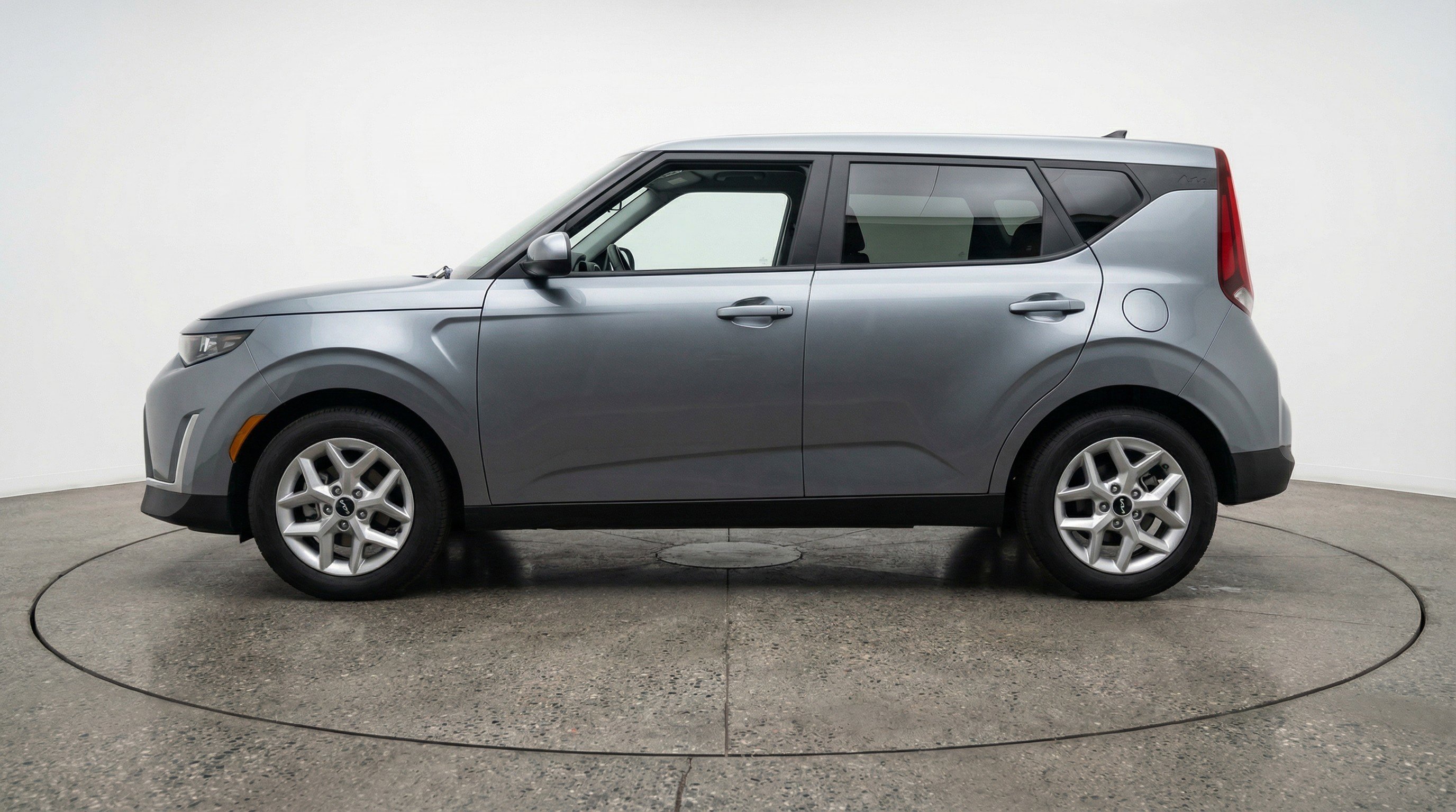 Used 2025 Kia Soul LX w/ LX Technology Package image 5