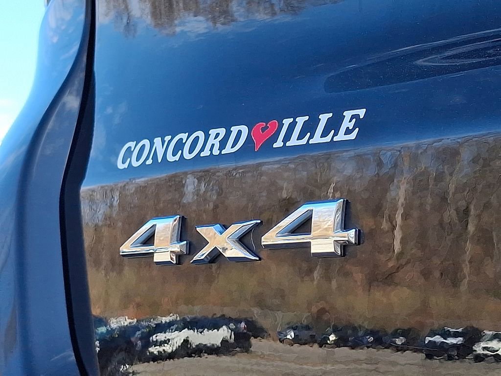 Used 2023 Jeep Compass Latitude image 32