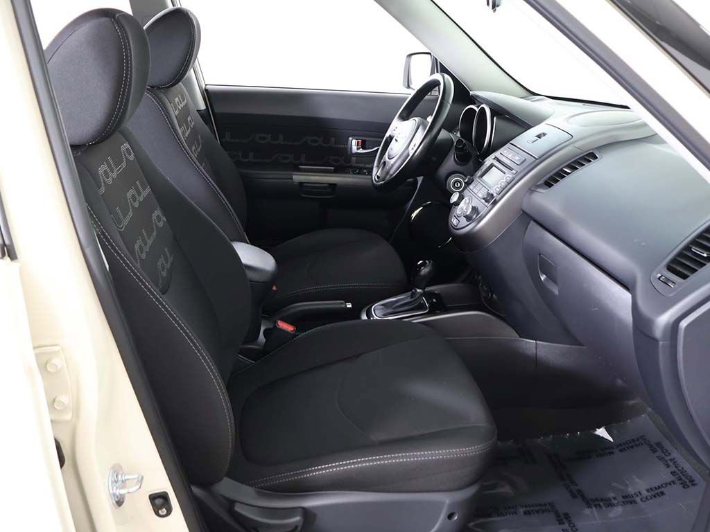 Used 2013 Kia Soul + FWD image 26