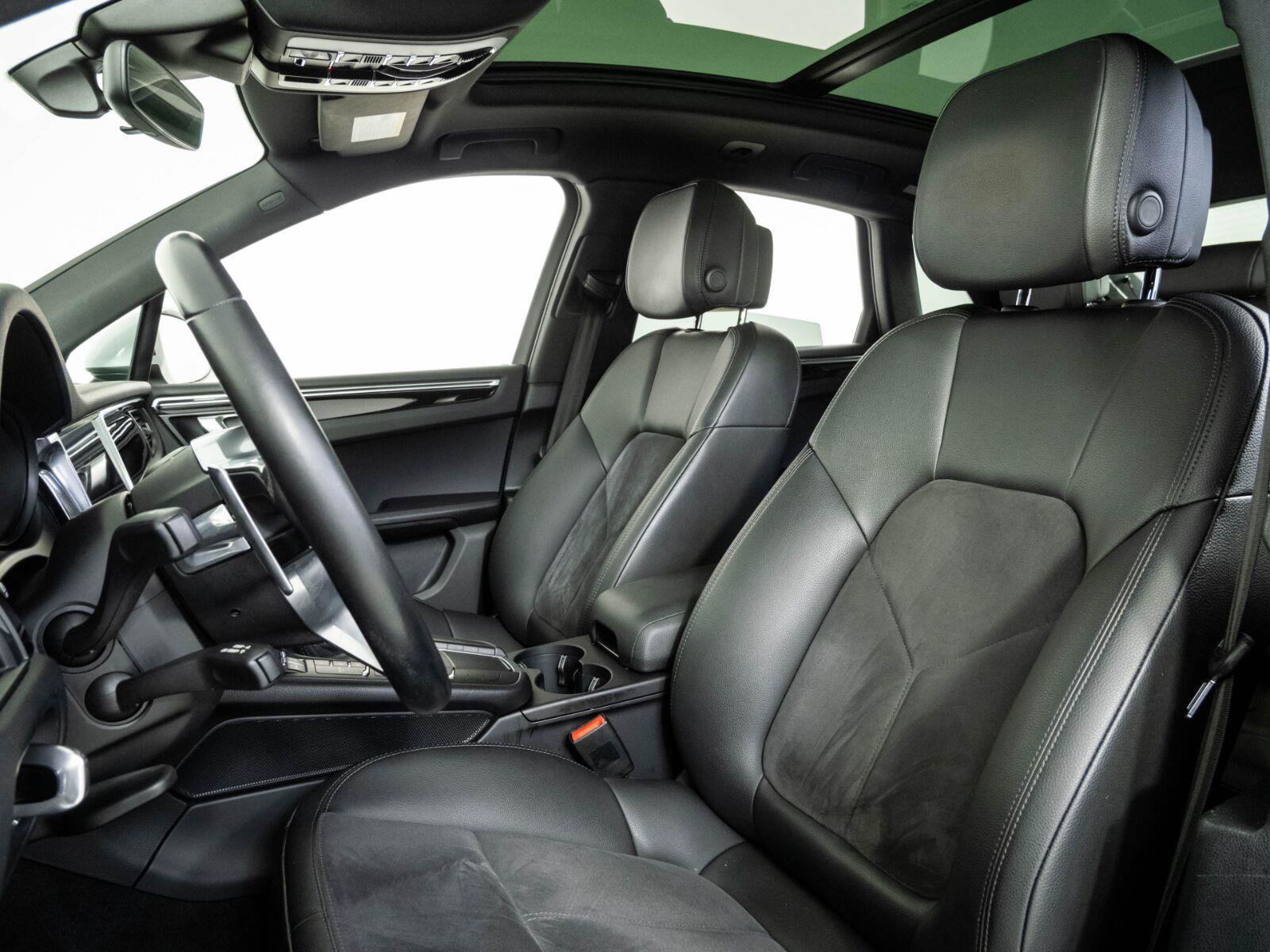 Used 2021 Porsche Macan AWD/4WD image 5