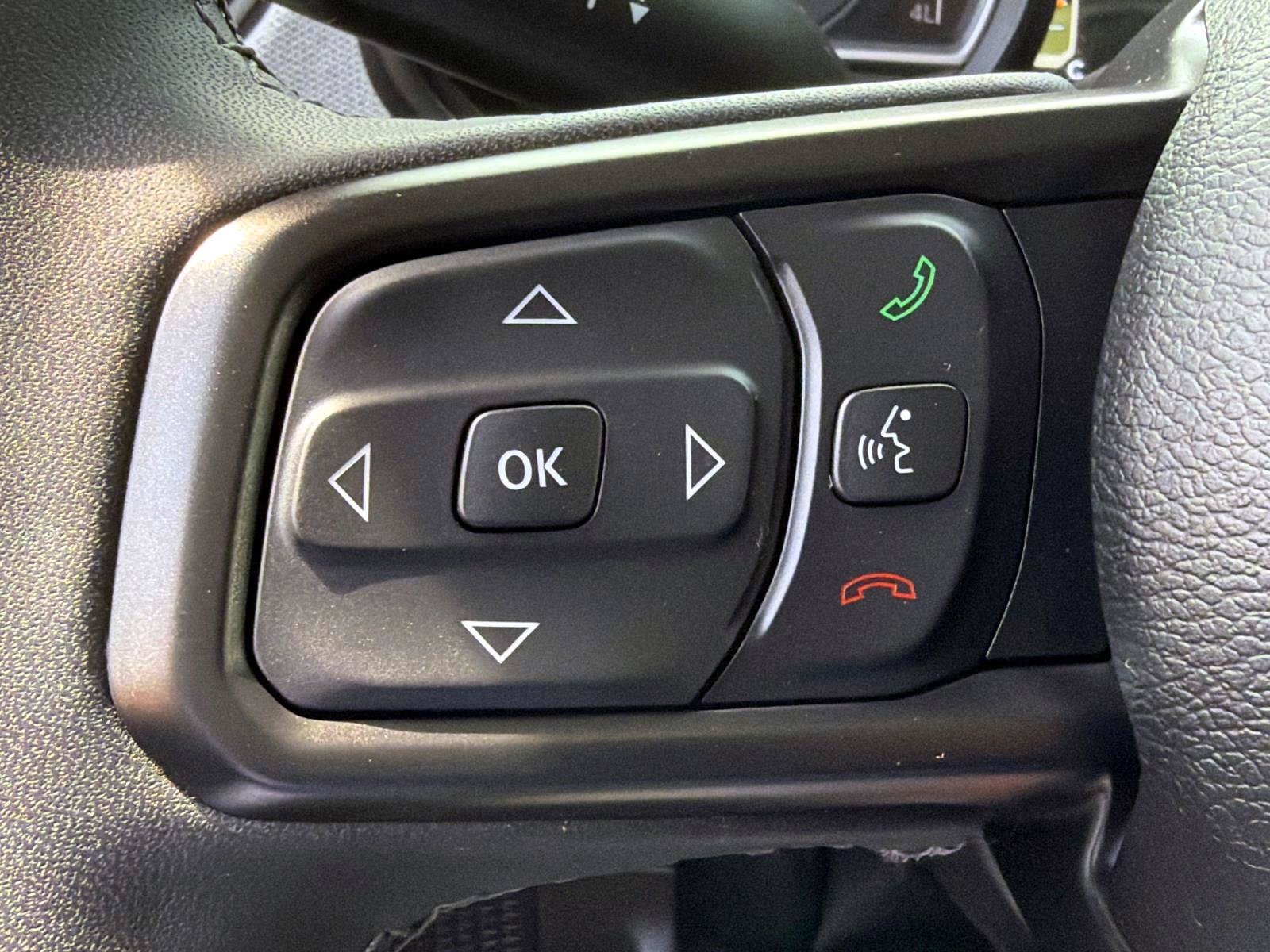 Used 2025 Jeep Gladiator Sport AWD/4WD image 13