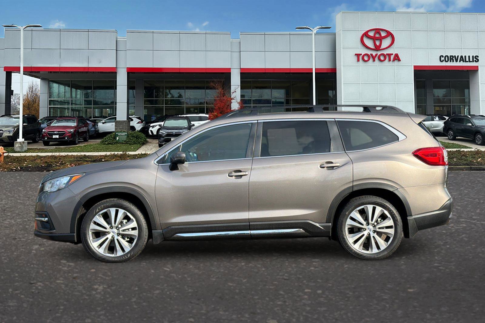 Used 2021 Subaru Ascent Limited w/ Technology Package image 7