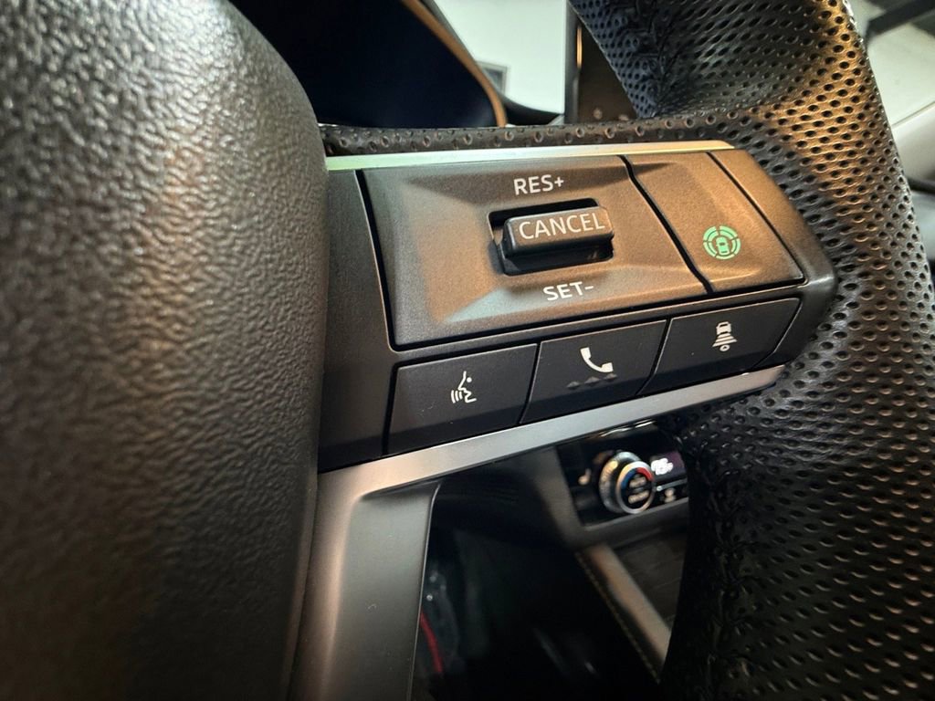 Used 2023 Mitsubishi Outlander SE image 28